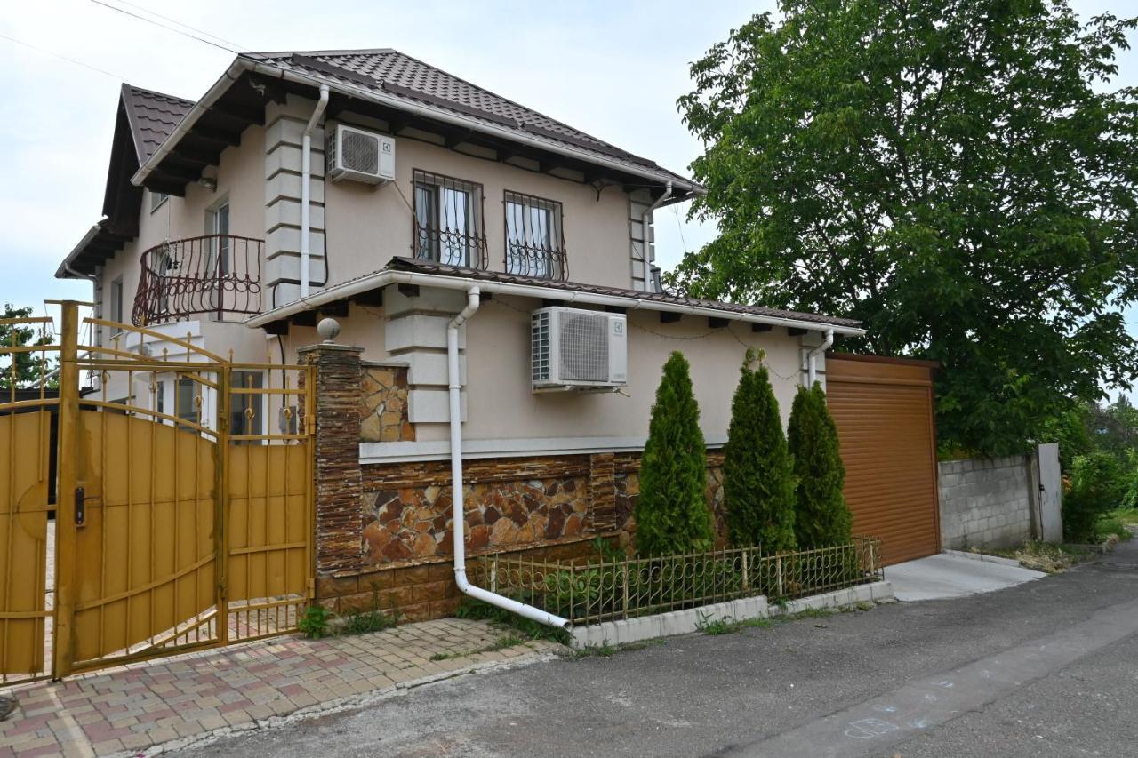 Bright And Cozy Home With Personal Terrace Chisinau Exterior photo